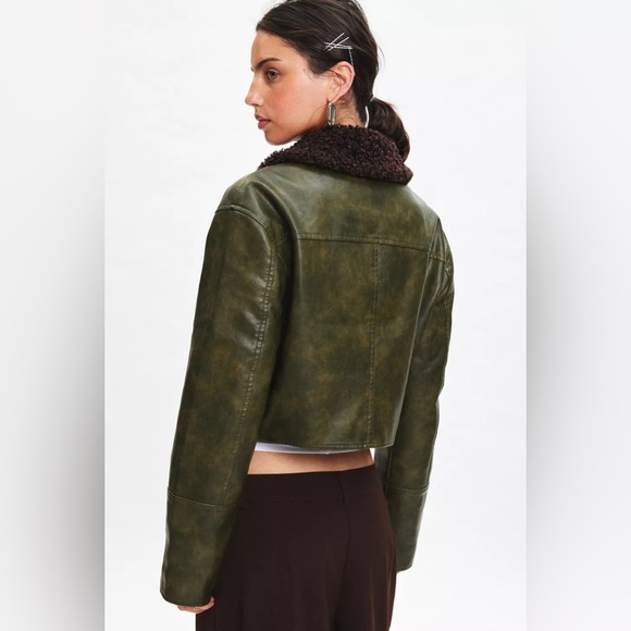 New Urban Outfitters BDG Janine Faux Leather Cropped Aviator Jacket Fur Collar - Picture 2 of 16